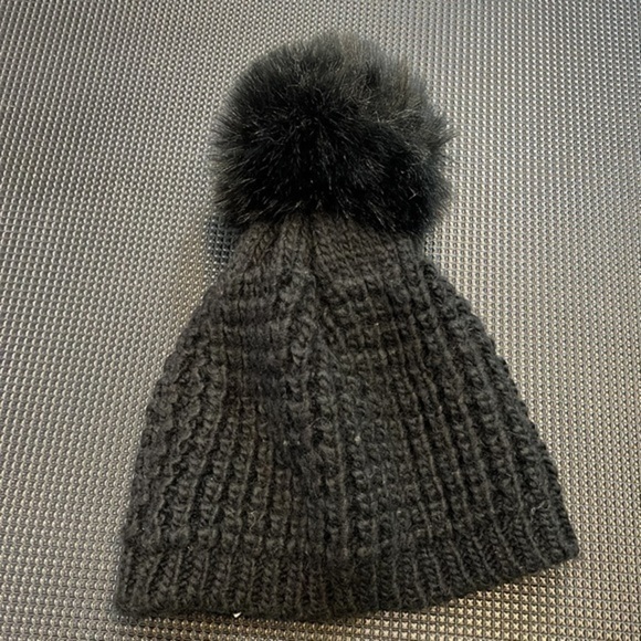 NWT kyi kyi Canada ?? Beanie Pom Pom Hat Black main image 5